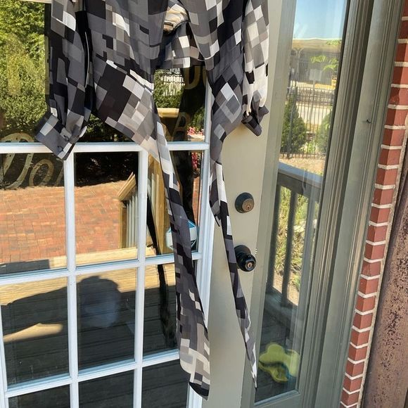 New York & Company Gabrielle Union Abstract Tie Blouse Size Large - Picture 8 of 8